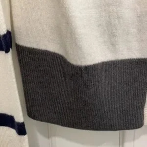 GAP Off-White, Navy, and Gray Striped V-neck Cardigan - Picture 4 of 10